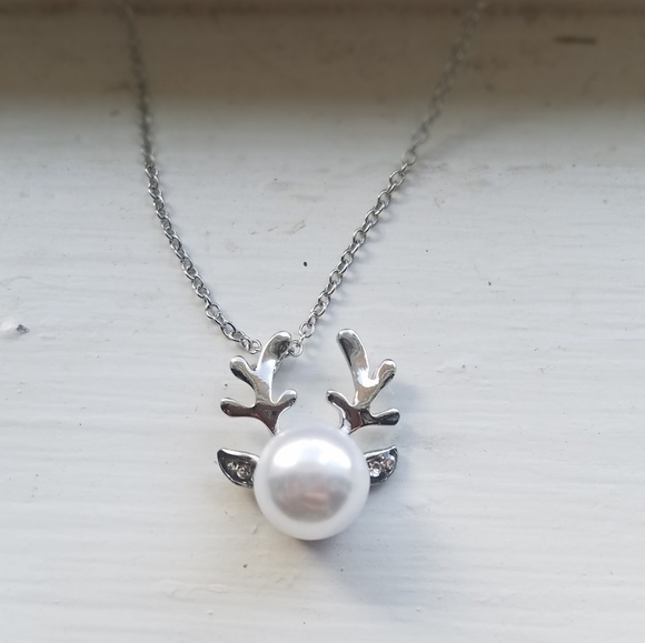Silver Reindeer Necklace | Christmas Pearl - Picture 2 of 4